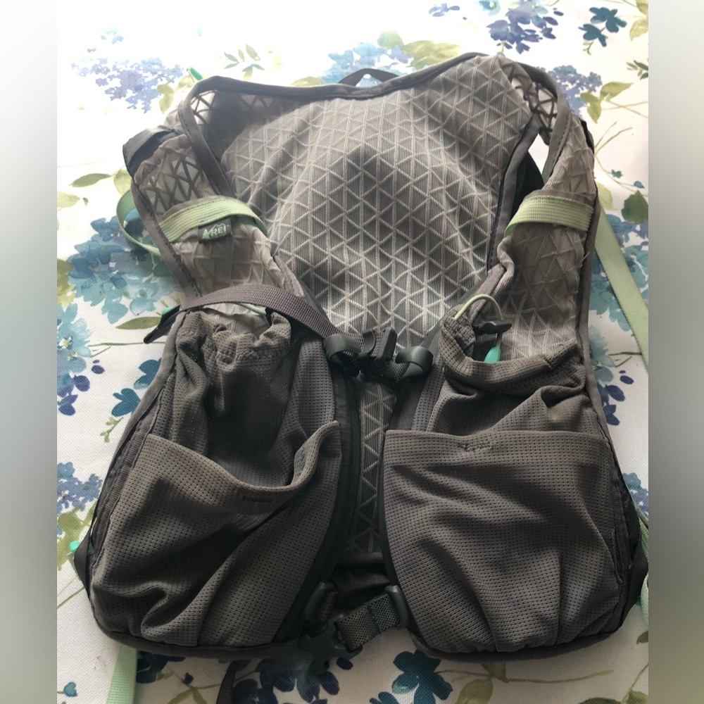 Lightweight REl Gray Mesh Woman’s 's Running Vest.